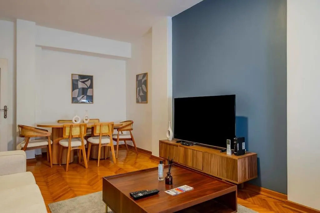 3-Bedroom Apartment With Balcony Istanbul