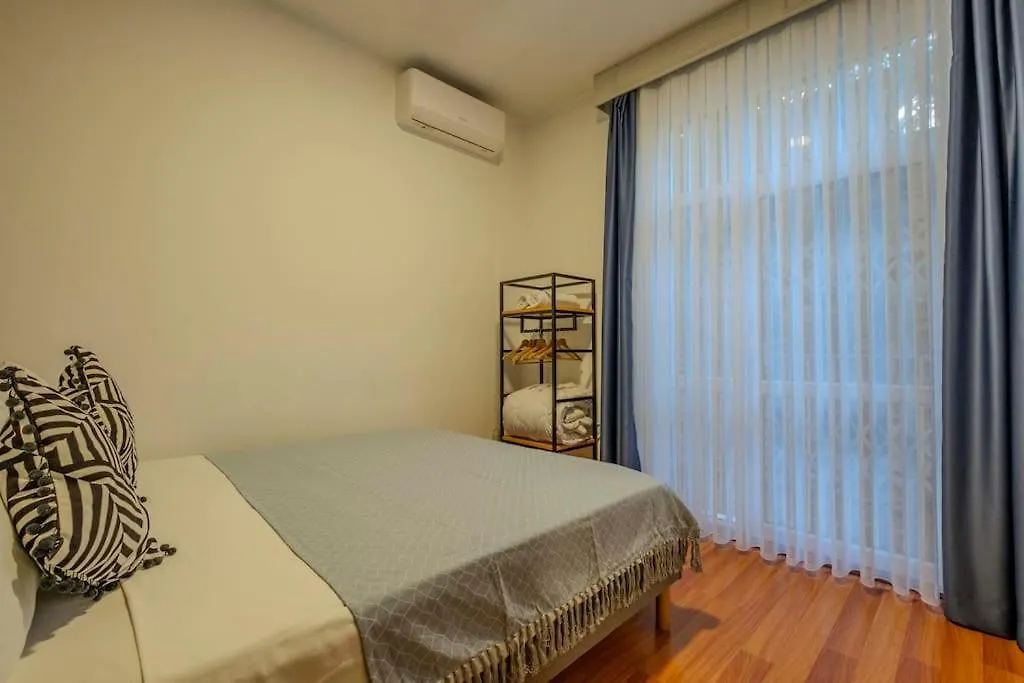 3-Bedroom Apartment With Balcony Istanbul 0*,